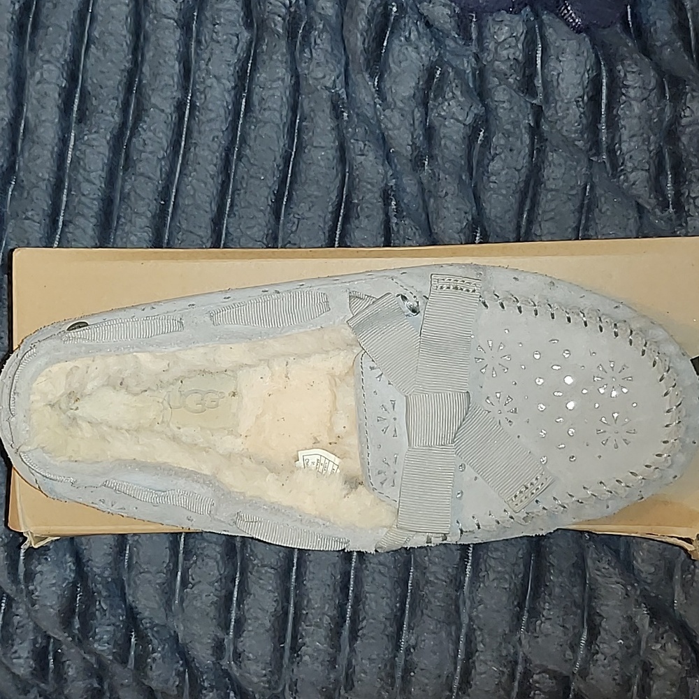 UGG Womens Dakota Sunshine Bow Suede Slipper Moccasin Seal Grey